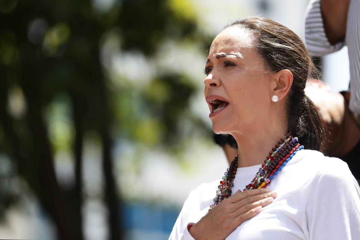 La líder opositora de Venezuela María Corina Machado asiste a una protesta en Caracas (Venezuela). (Foto Ronald Peña R. de la agencia EFE)