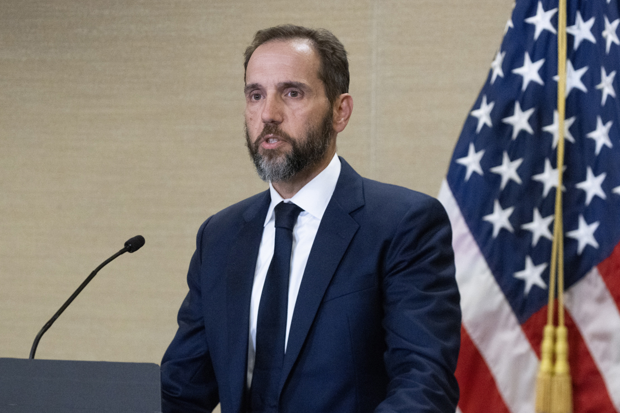 Fotografía de archivo del 1 de agosto de 2023 del abogado especial Jack Smith hablando con los medios de comunicación tras la acusación del Departamento de Justicia contra el expresidente Donald Trump en Washington (Estados Unidos). (Foto de Michael Reynolds de la agencia EFE)