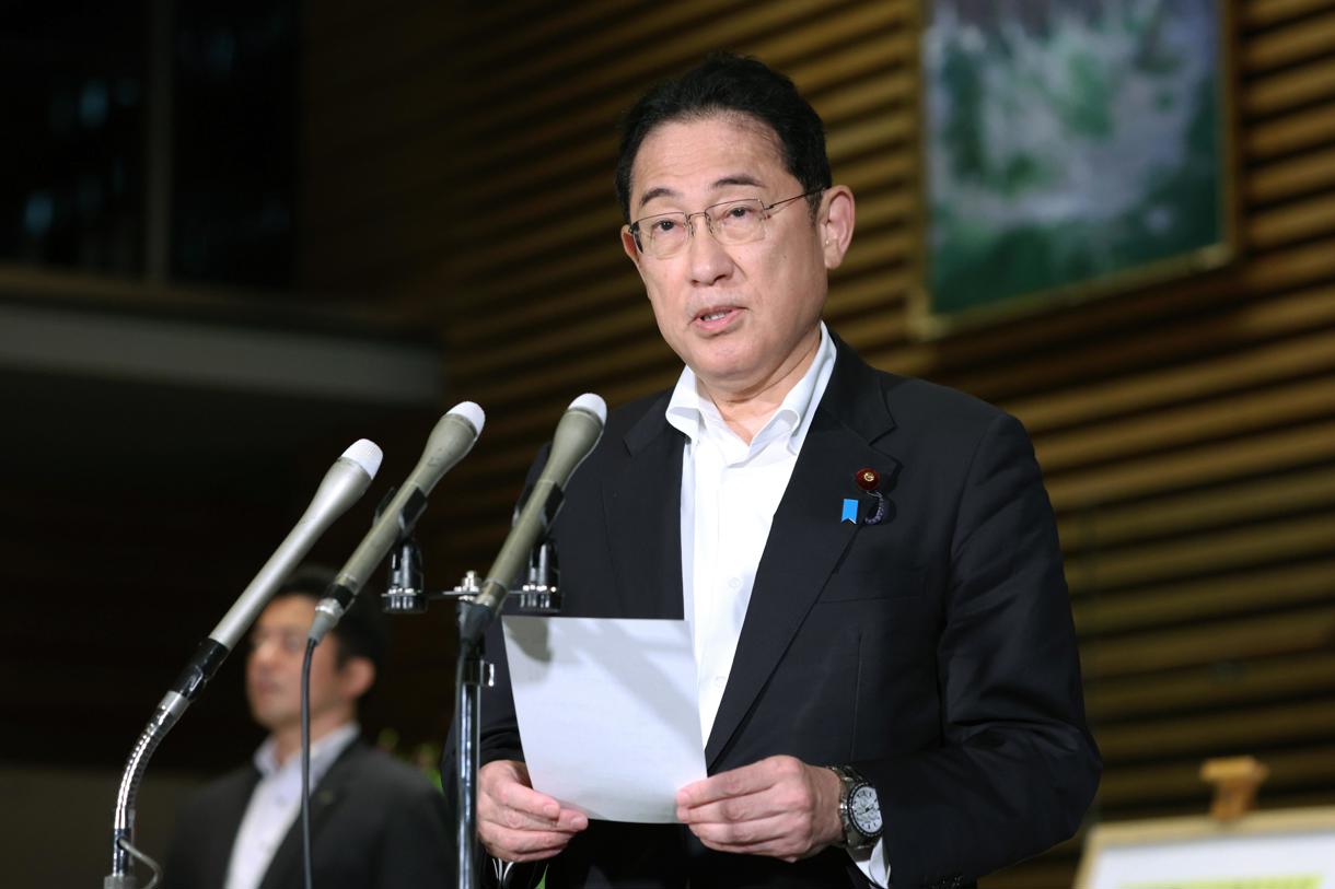 El primer ministro nipón, Fumio Kishida, realiza declaraciones a los periodistas tras el terremoto de magnitud 7.1. (Foto Jiji Press Japan de la agencia EFE/EPA)