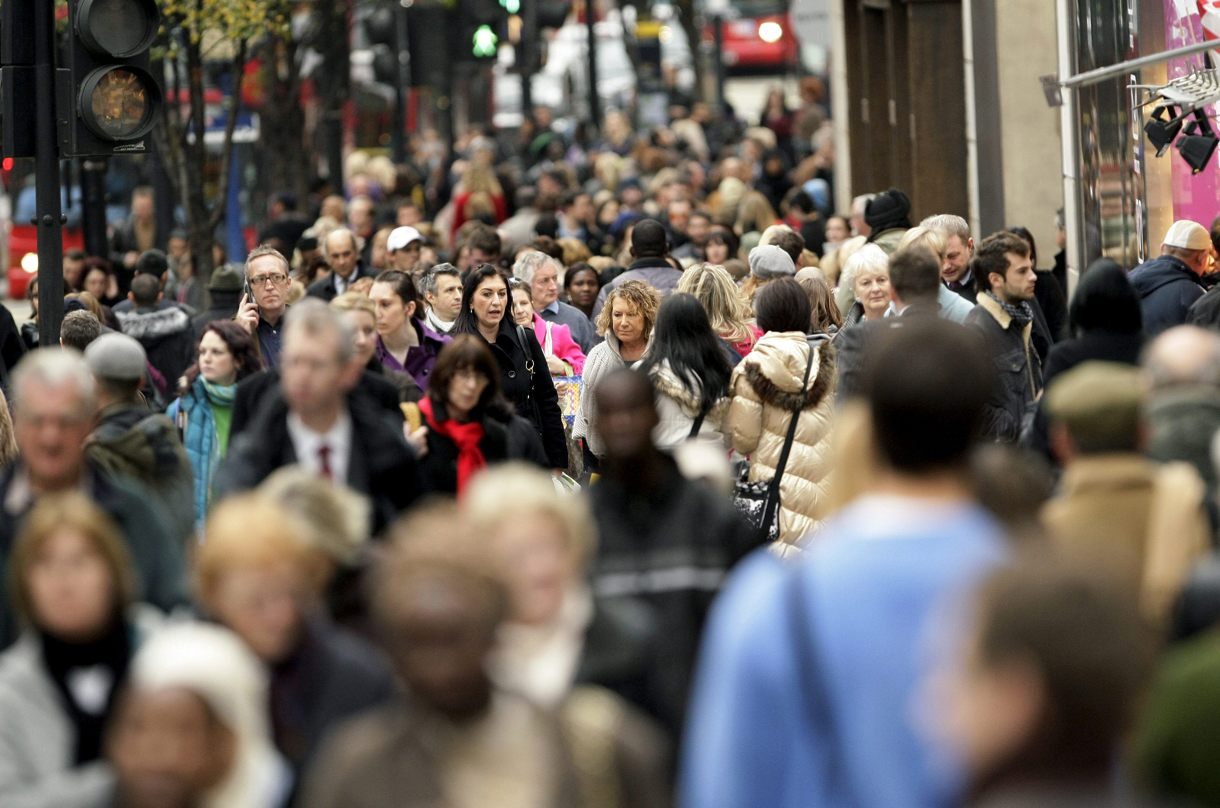 En la imagen de archivo, vista de la concurrida calle Oxford Street en el corazón de Londres, Reino Unido. (Foto de Felipe Trueba de la agencia EFE)