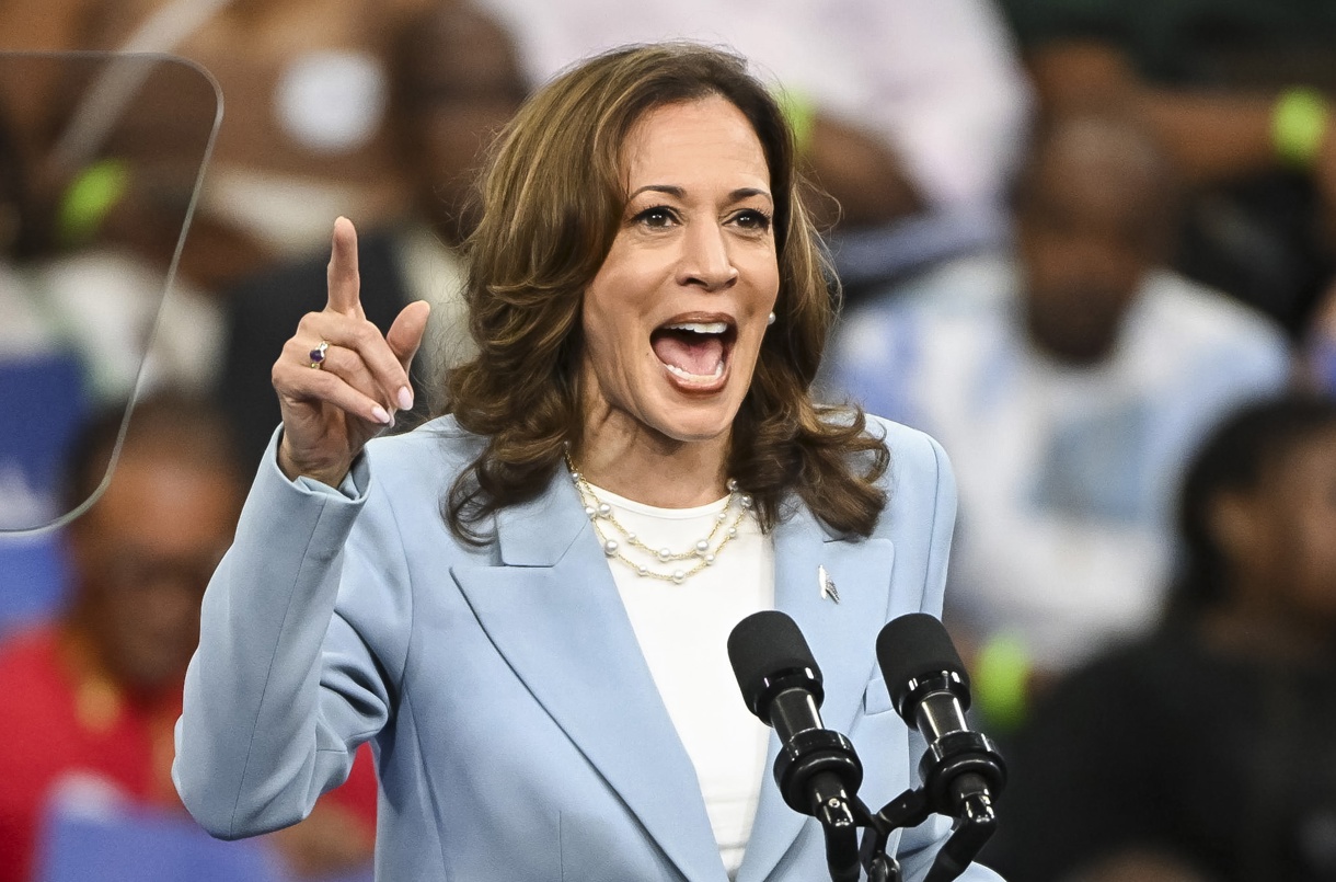 Fotografía del 30 de julio de 2024 de la vicepresidenta de Estados Unidos, Kamala Harris, hablando durante un acto de campaña en Georgia, Atlanta (EUA). (Fotografía de Edward M. Pio Roda de la agencia EFE)