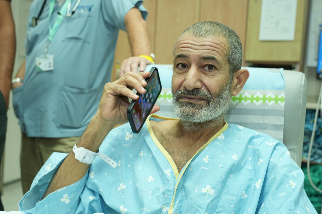 El Ejército de Israel rescató este martes al rehén Kaid Farhan al Qadi, un beduino de 52 años, en el sur de la Franja de Gaza, donde permanecía secuestrado por el grupo terrorista Hamas desde el ataque del 7 de octubre del año pasado. (Foto de Oficina de Prensa del Gobierno de Israel para la agencia EFE)