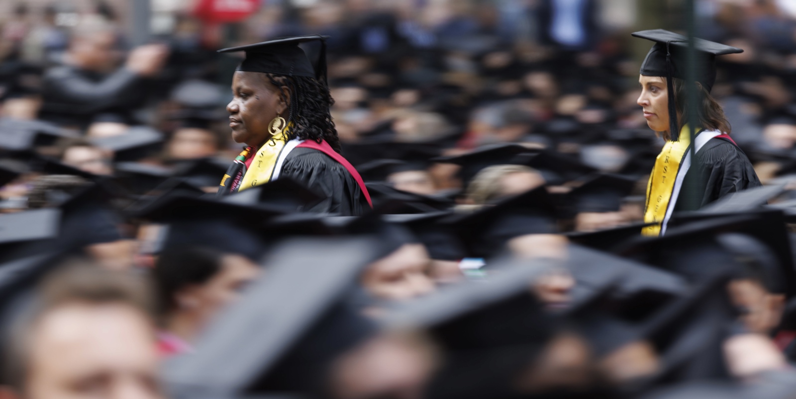 Fotografía de archivo de un grupo de graduados en la Universidad de Harvard en Cambridge, Massachusetts, EUA, el 25 de mayo de 2023. (Foto del Departamento de Justicia Gunther para la agencia EFE/EPA)