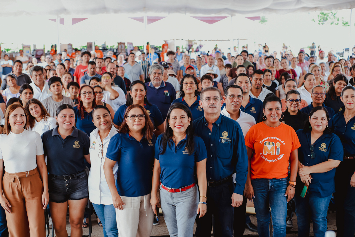 Un total de 986 familias beneficiarias del Programa “Emprendiendo mi Autoempleo”, recibieron dela UdeC y del Ayuntamiento de Manzanillo, herramientas y equipos. (Foto de la Dirección General de Prensa de la UdeC)