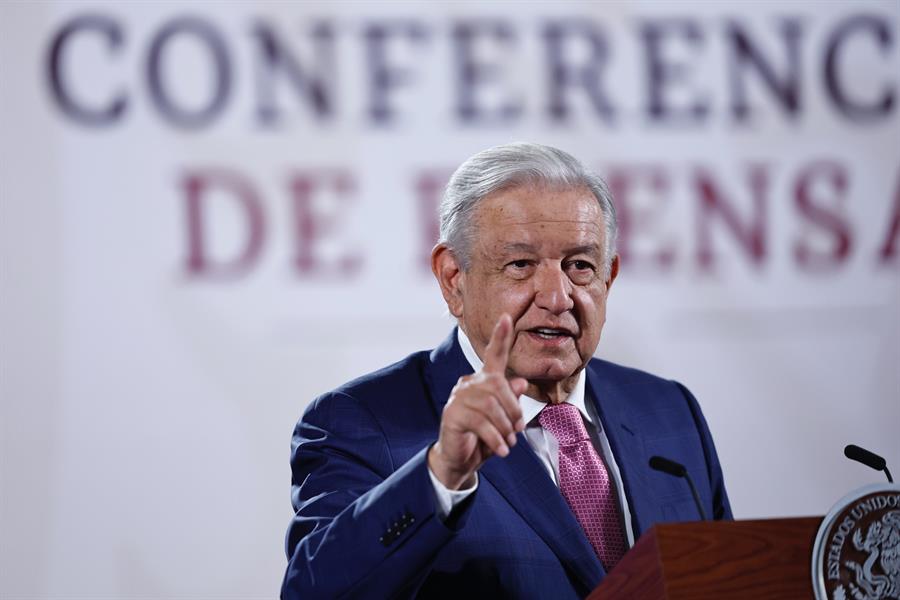 El presidente Andrés Manuel López Obrador habla durante su rueda de prensa matutina en el Palacio Nacional, el viernes 6 de septiembre en la Ciudad de México. (Foto de EFE)