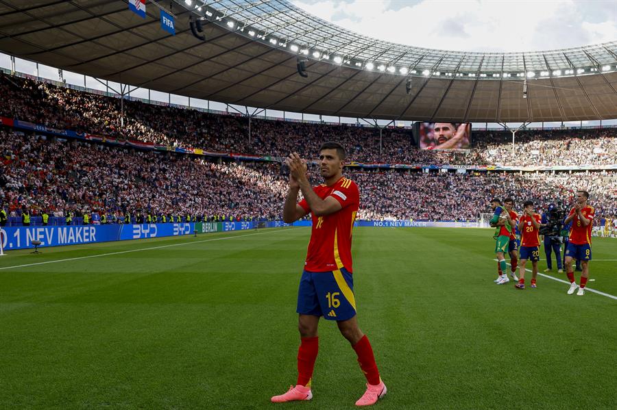 Fotografía de archivo de EFE que muestra a Rodri Hernández durante la pasada Eurocopa de Alemania.