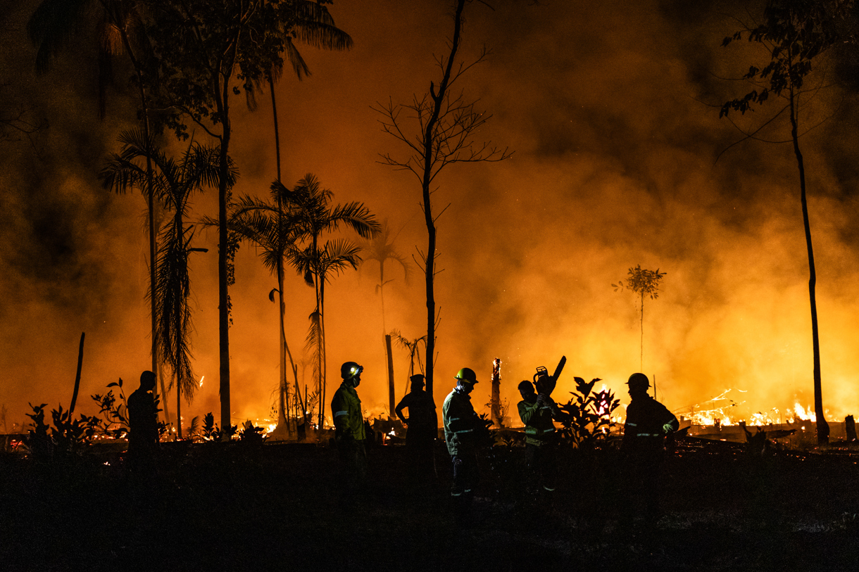 Fotografía de archivo de un incendio en el municipio de Careiro, Amazonas (Brasil). (Foto de Raphael Alves de la agencia EFE)