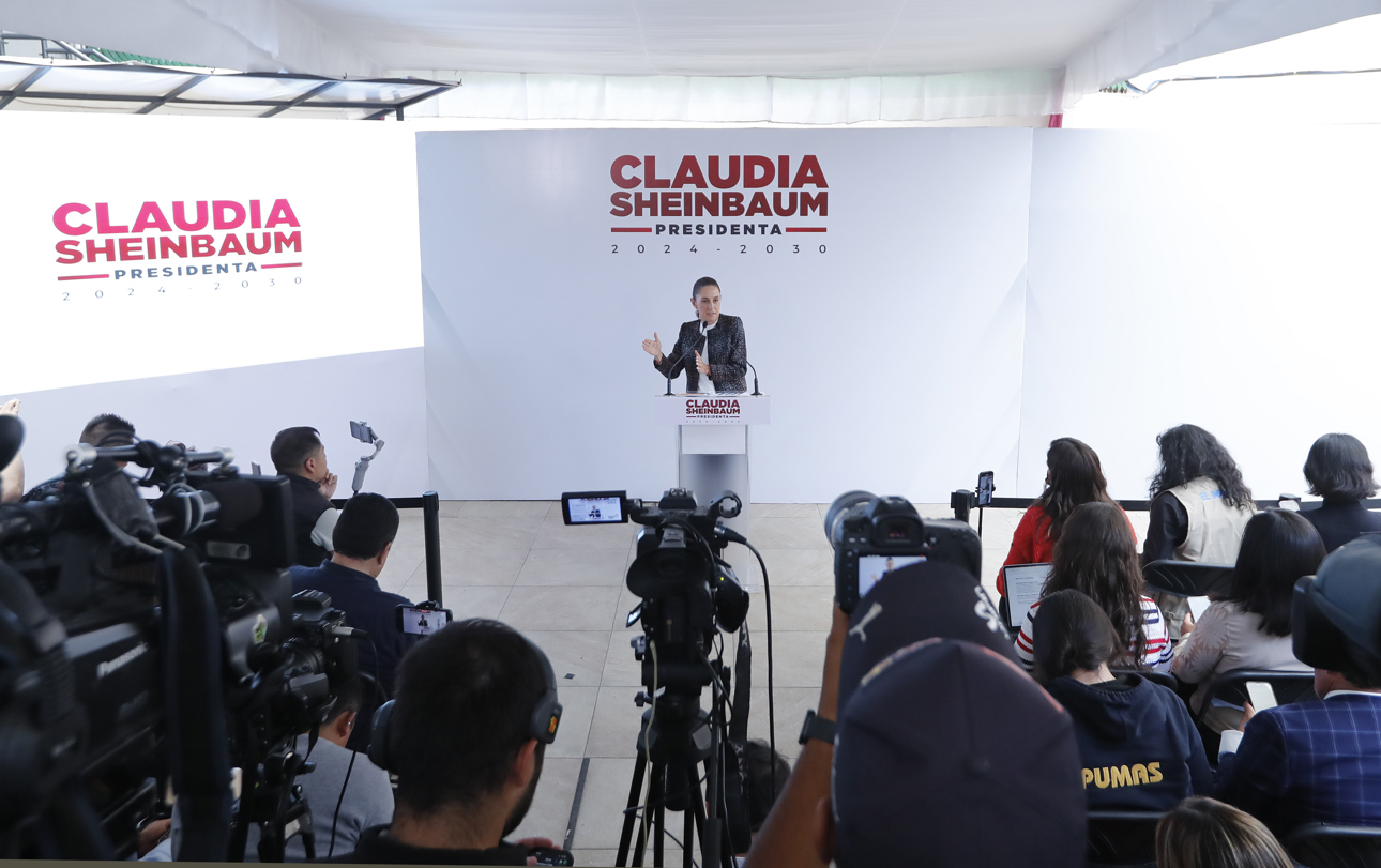 La presidenta electa de México, Claudia Sheinbaum, habla durante una conferencia desde su casa de transición este martes, en la Ciudad de México (México). (Foto de Mario Guzmán de la agencia EFE)