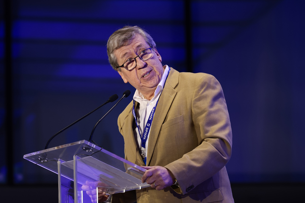 Foto de archivo del presidente de la Sociedad Interamericana de Prensa (SIP), Roberto Rock. (Foto de José Méndez de la agencia EFE)