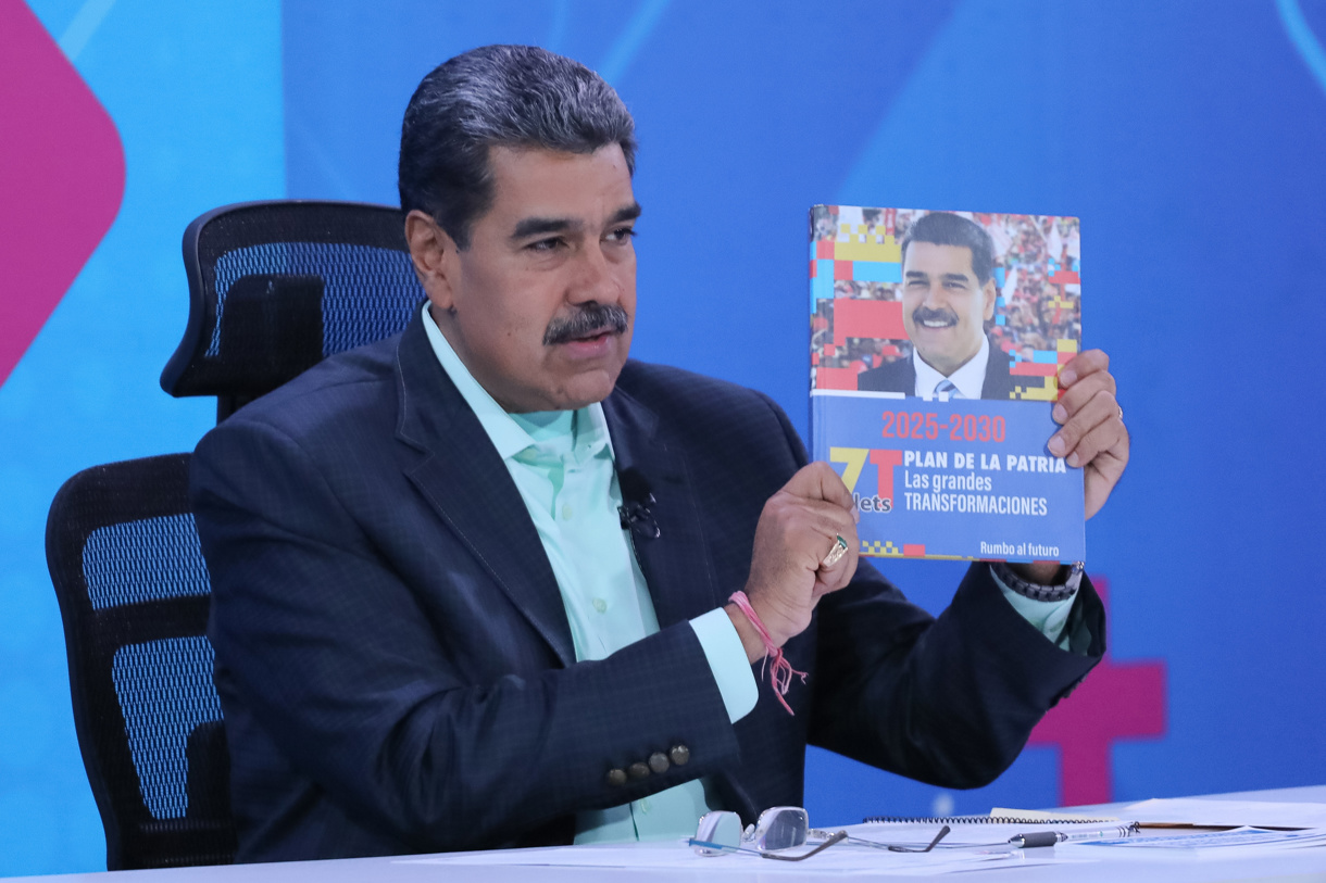 El presidente de Venezuela, Nicolás Maduro, durante su programa semanal de televisión Con Maduro +. (Foto de Prensa Miraflores en una cortesía a la agencia EFE)