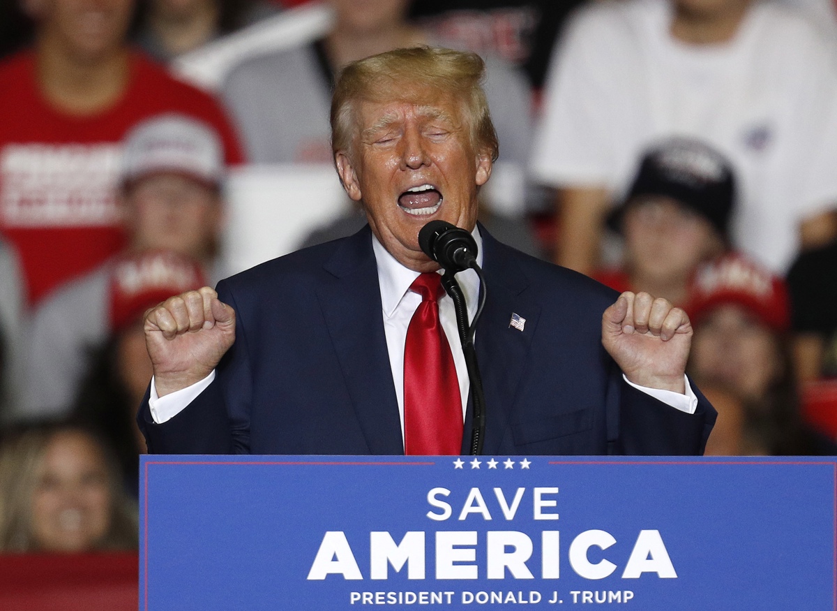 Fotografía de archivo en un mitin de Save America en el Centro Covelli del expresidente estadounidense y candidato presidencial Donald Trump habla durante Youngstown, Ohio, EUA, el 17 de septiembre de 2022. (Foto de David Maxwell de la agencia EFE/EPA)