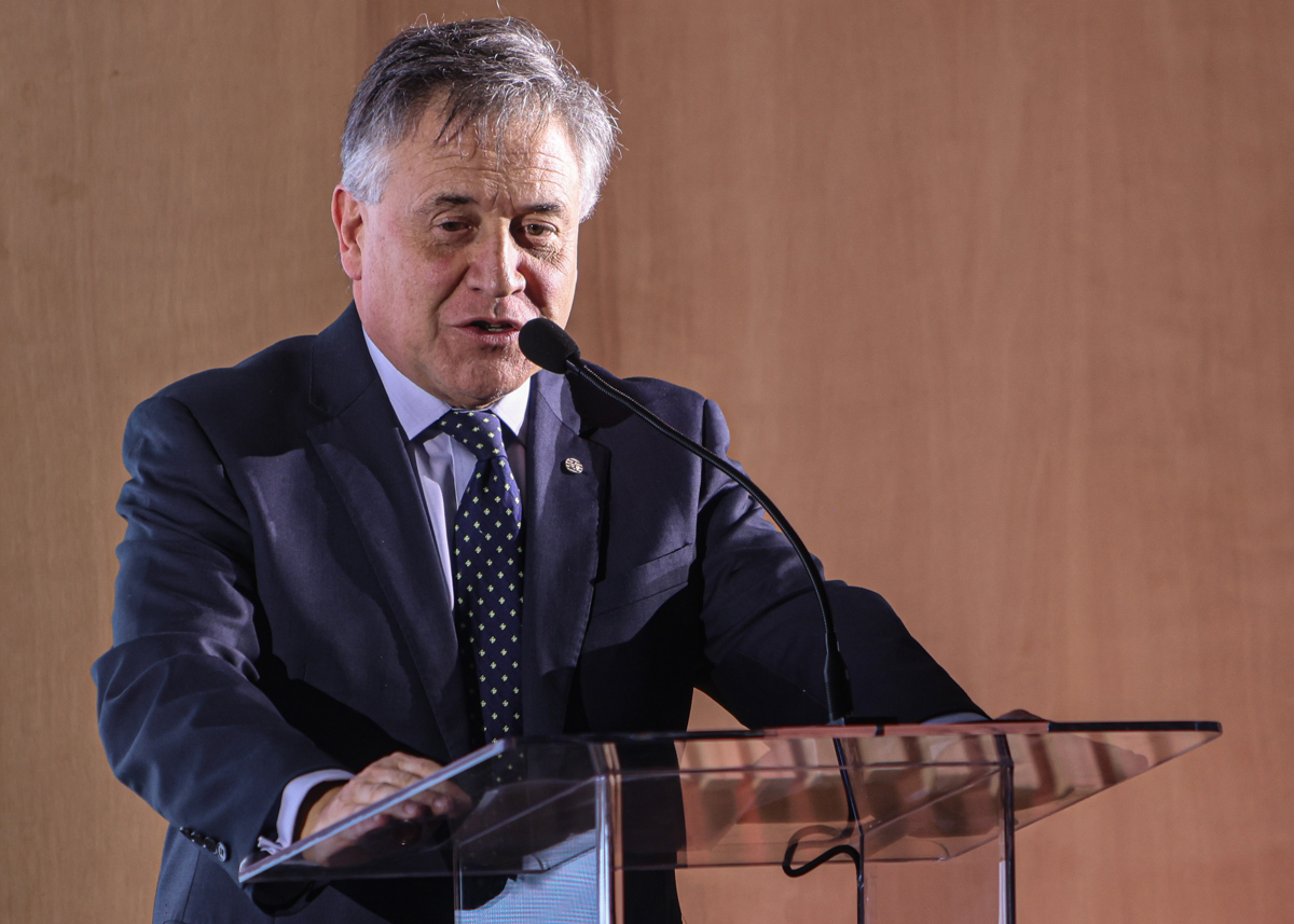 Fotografía de archivo del 29 de agosto de 2024 del canciller de Uruguay, Omar Paganini, durante la inauguración de las obras del Data Center de Google, en Canelones (Uruguay). (Foto de Gastón Britos de la agencia EFE)