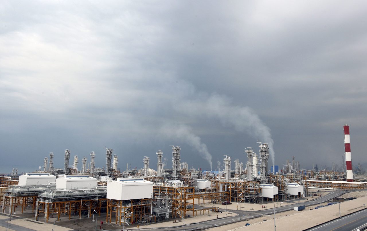 Vista general del campo de gas “South Pars”, en Assalouyeh, Irán. (Foto de archivo de Abedin Taherkenareh de la agencia EFE)