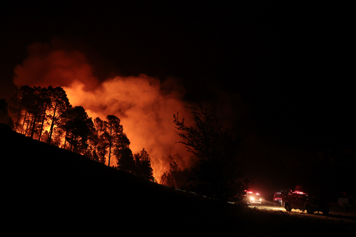 Fotografía de un incendio forestal en Intiyaco en las cercanías de Villa Berna, en la provincia de Córdoba (Argentina). (Foto de STR de la agencia EFE)