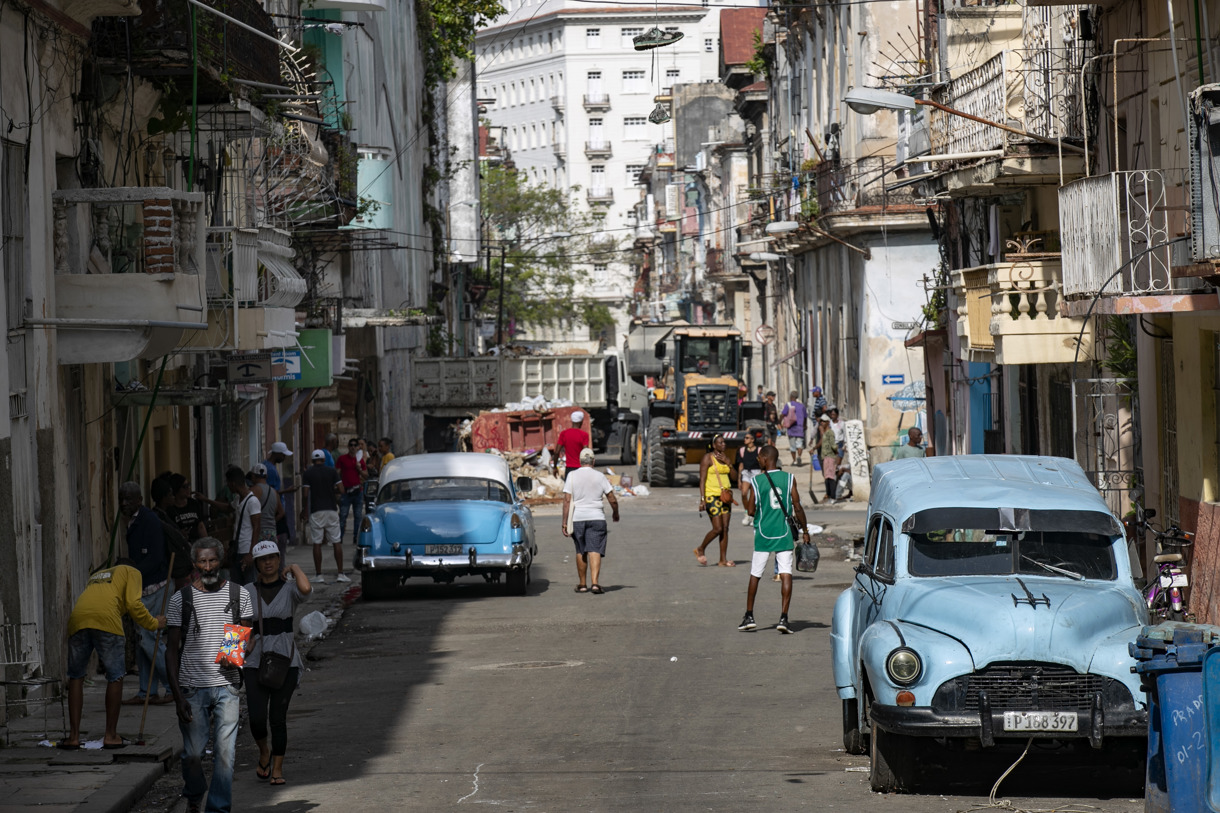 Fotografía de archivo de La Habana (Cuba). El Gobierno de Cuba informó este miércoles que estima que entre marzo de 2023 y febrero de 2024 las sanciones económicas de EUA en su contra ascendieron a 5 mil 056.8 millones de dólares. (Foto de Yander Zamora de la agencia EFE)