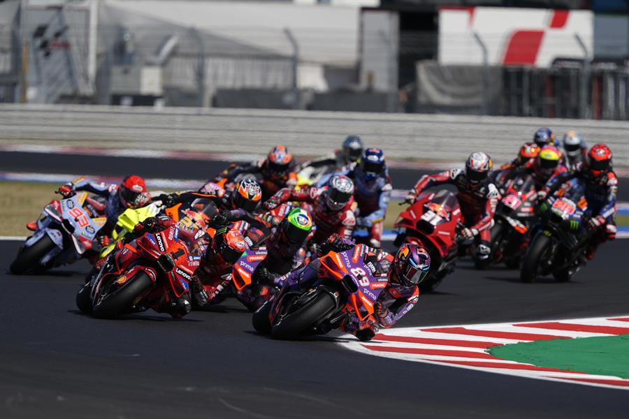 Instantes de la edición del Gran Premio de San Marino de motociclismo. (Foto de EFE)