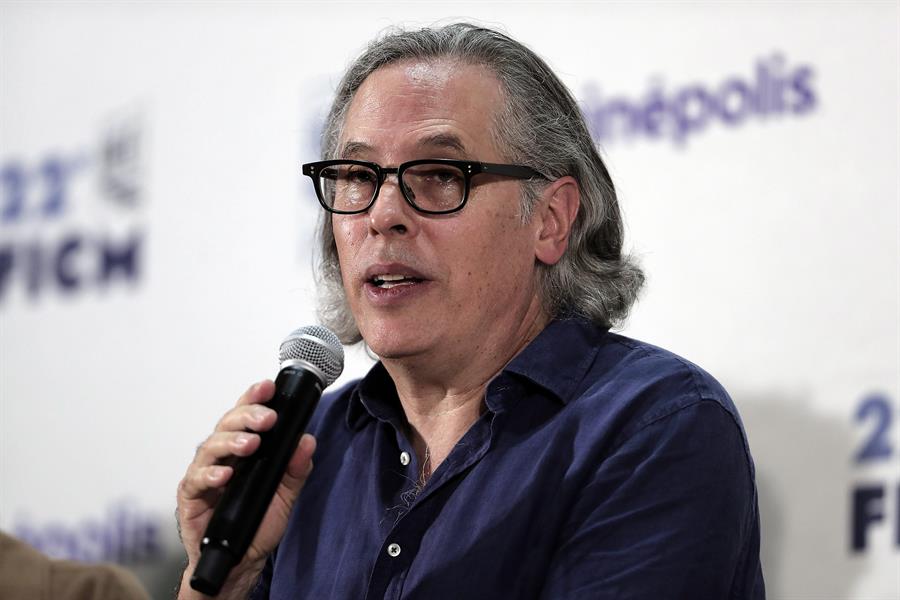 El director de cine mexicano Rodrigo Prieto habla durante una rueda de prensa en el Festival Internacional de Cine de Morelia. (Foto de EFE)