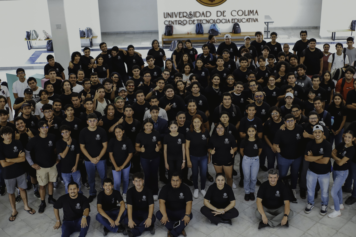 Al festejo de los 38 años de la Facultad de Ingeniería Electromecánica se sumó la empresa Administración del Seguro Social. (Foto de la Dirección General de Prensa de la UdeC)