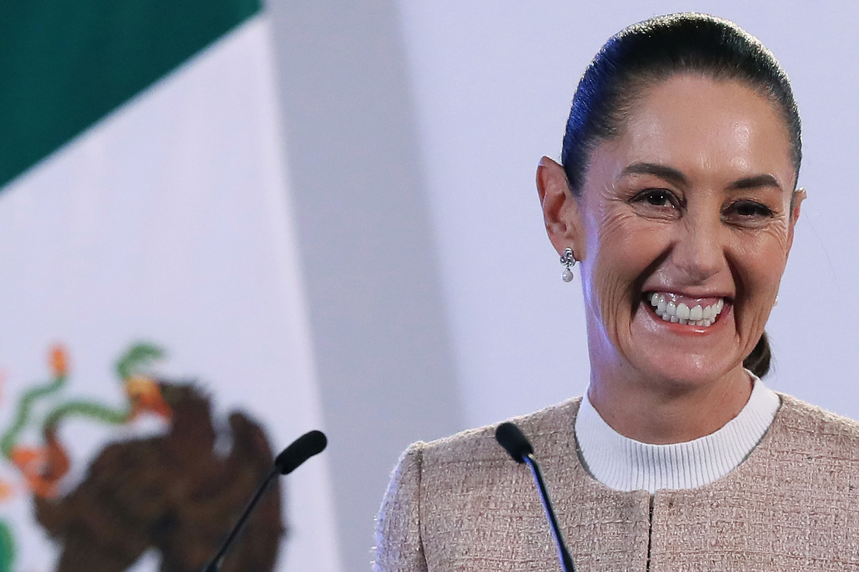 La presidenta de México, Claudia Sheinbaum, participa este lunes durante una conferencia de prensa en Palacio Nacional de la Ciudad de México (México). (Foto Mario Guzmán de la agencia EFE)