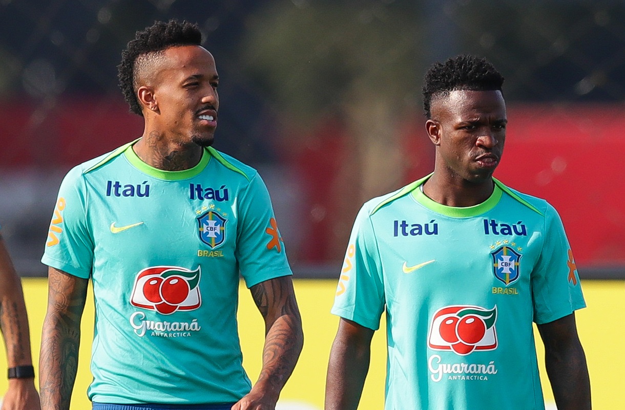 Fotografía de archivo de Éder Militão (i) y Vinícius Jr de la selección brasileña de futbol durante un entrenamiento. (Foto de André Coelho de la agencia EFE)