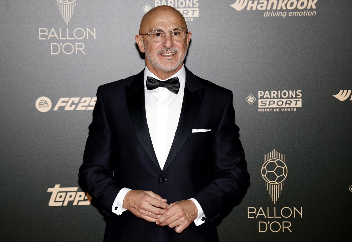 El entrenador español de futbol, Luis de la Fuente, llega para la ceremonia de entrega del Balón de Oro 2024 en el Teatro Chatelet en París, Francia.- (Foto de Mohammed Badra de la agencia EFE)