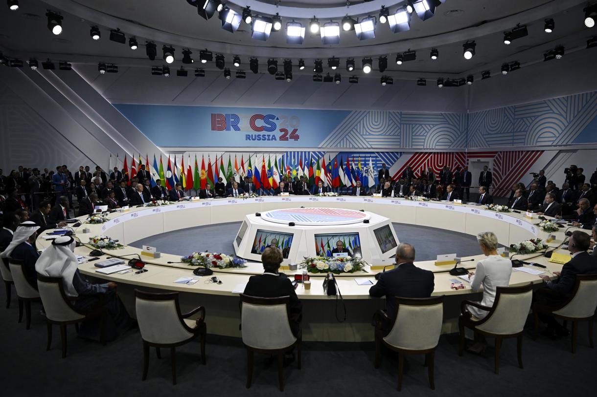 El presidente de Rusia, Vladimir Putin, pronuncia un discurso durante la reunión de formato ampliado de la cumbre BRICS en Kazán, Rusia, el 23 de octubre de 2024. La cumbre BRICS tendrá lugar del 22 al 24 de octubre. (Foto de Alexander Nemenov de la agencia EFE/EPA)