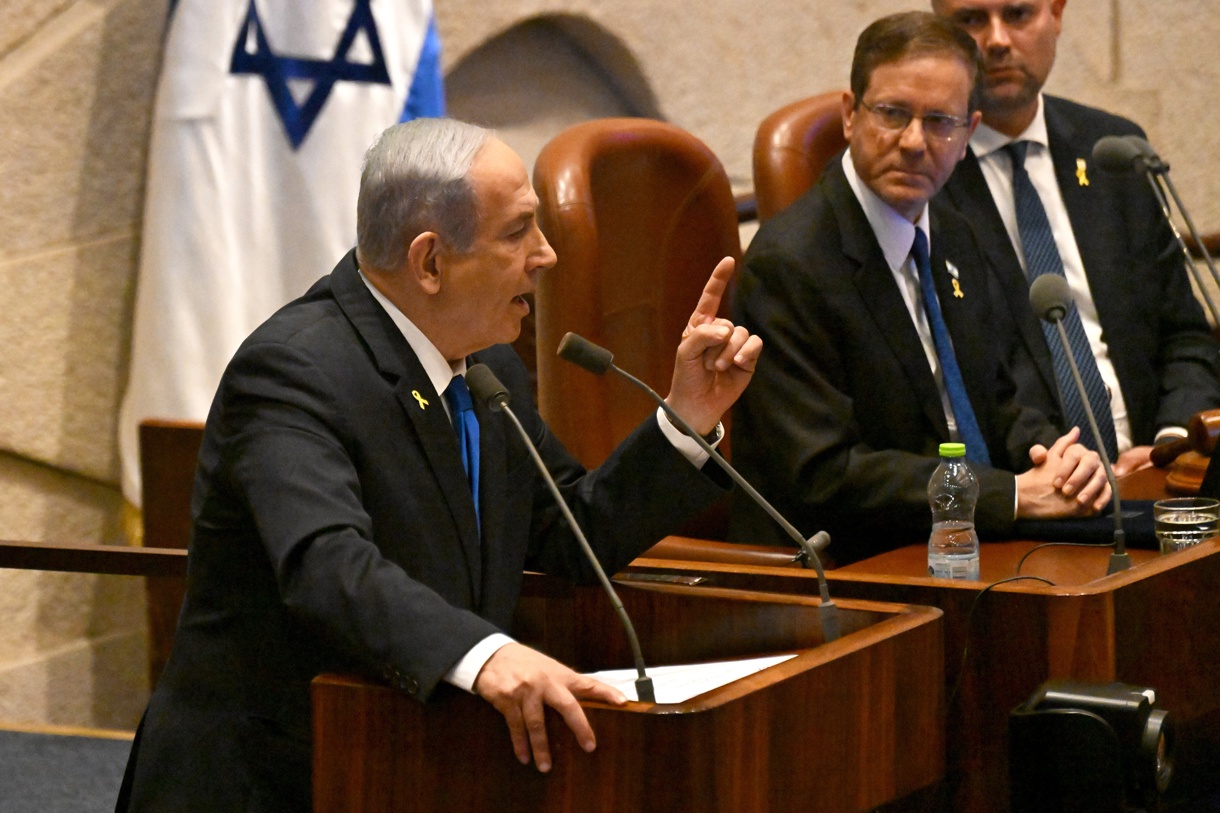 El primer ministro israelí, Benjamín Netanyahu (i). (Foto Debbie Hill de la agencia EFE/EPA)