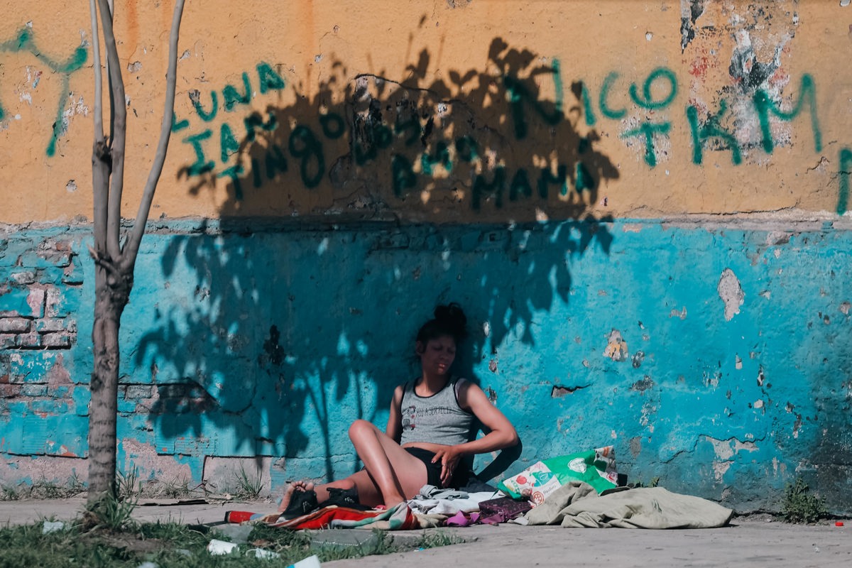 Fotografía de archivo de una persona en situación de calle. (Foto de Juan Ignacio Roncoroni de la agencia EFE)