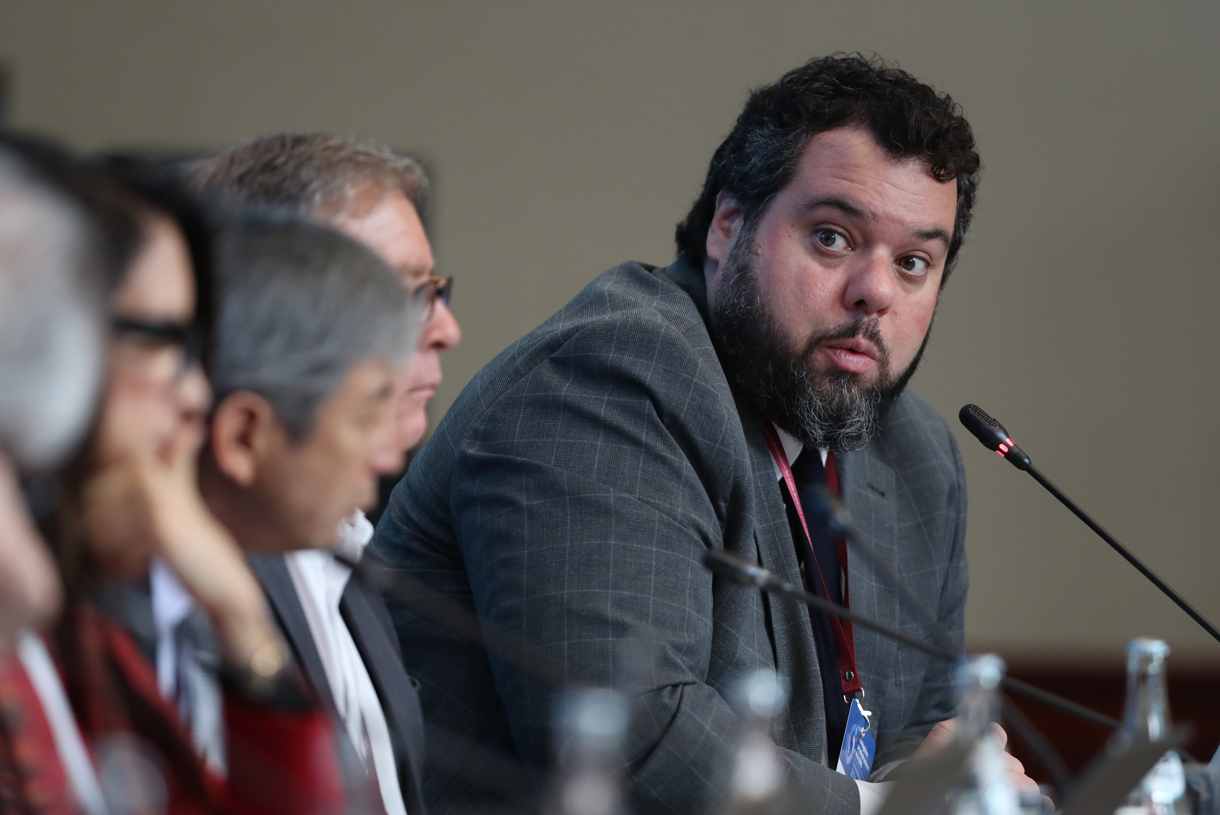 El representante del Grupo Banco Interamericano de Desarrollo en el Perú, Tompas Lopes-Teixeira, habla este jueves, en una sesión del cuadragésimo periodo de sesiones de la Comisión Económica para América Latina y el Caribe (Cepal), en Lima (Perú). (Foto de Paolo Aguilar de la agencia EFE)