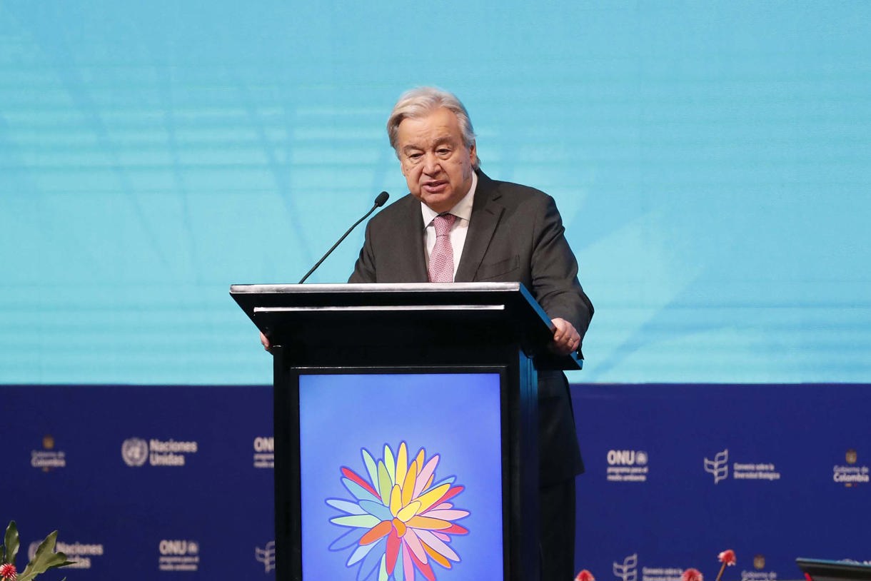 El secretario general de Naciones Unidas, António Guterres, afirmó este miércoles durante la COP16 de Cali (Colombia) que para el año 2050 podría haber más plástico que peces en el mar. (Foto de Ernesto Guzmán Jr. de la agencia EFE)