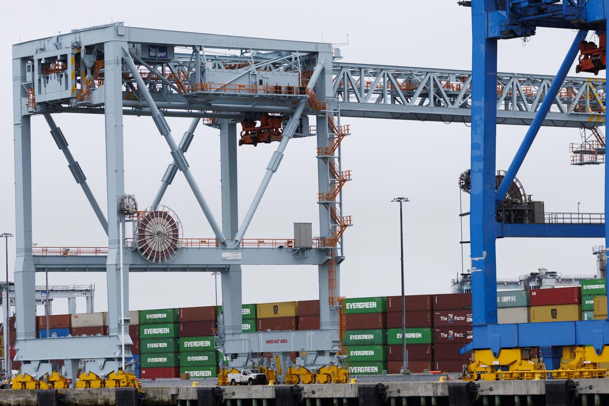 Fotografía de archivo de contenedores en el Terminal de Contenedores Conley en Boston (EUA). (Foto de Cj Gunther de la agencia EFE/EPA)