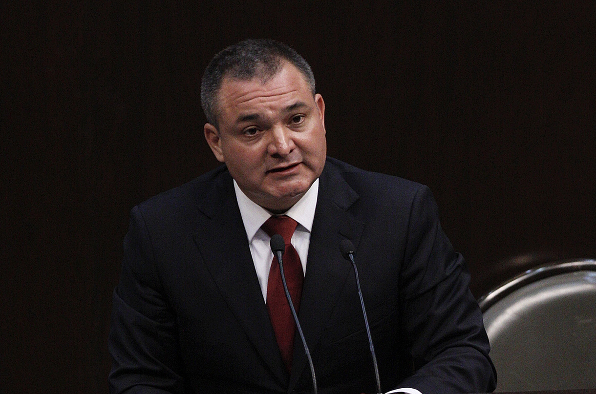 Fotografía de archivo fechada el 23 de septiembre de 2009, del entonces secretario de Seguridad Pública Genaro García Luna, durante una comparecencia en la Cámara de Diputados de la Ciudad de México (México). (Foto de Mario Guzmán de la agencia EFE)