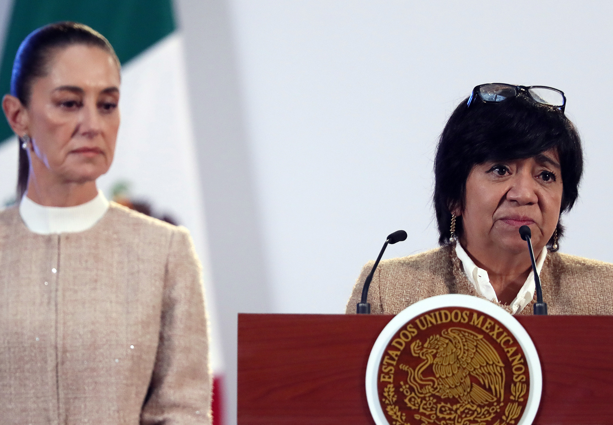 La titular de la Secretaría de Desarrollo Agrario, Territorial y Urbana (Sedatu), Edna Elena Vega, habla este lunes durante una conferencia de prensa en Palacio Nacional de la Ciudad de México (México). (Foto de Mario Guzmán de la agencia EFE)