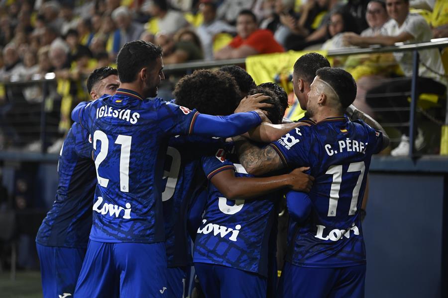 Los jugadores del Getafe celebran el 1-1, durante el partido de la décima jornada de LaLiga EA Sports que Villarreal CF y Getafe CF disputan este domingo en el estadio de la Cerámica. (Foto de EFE)