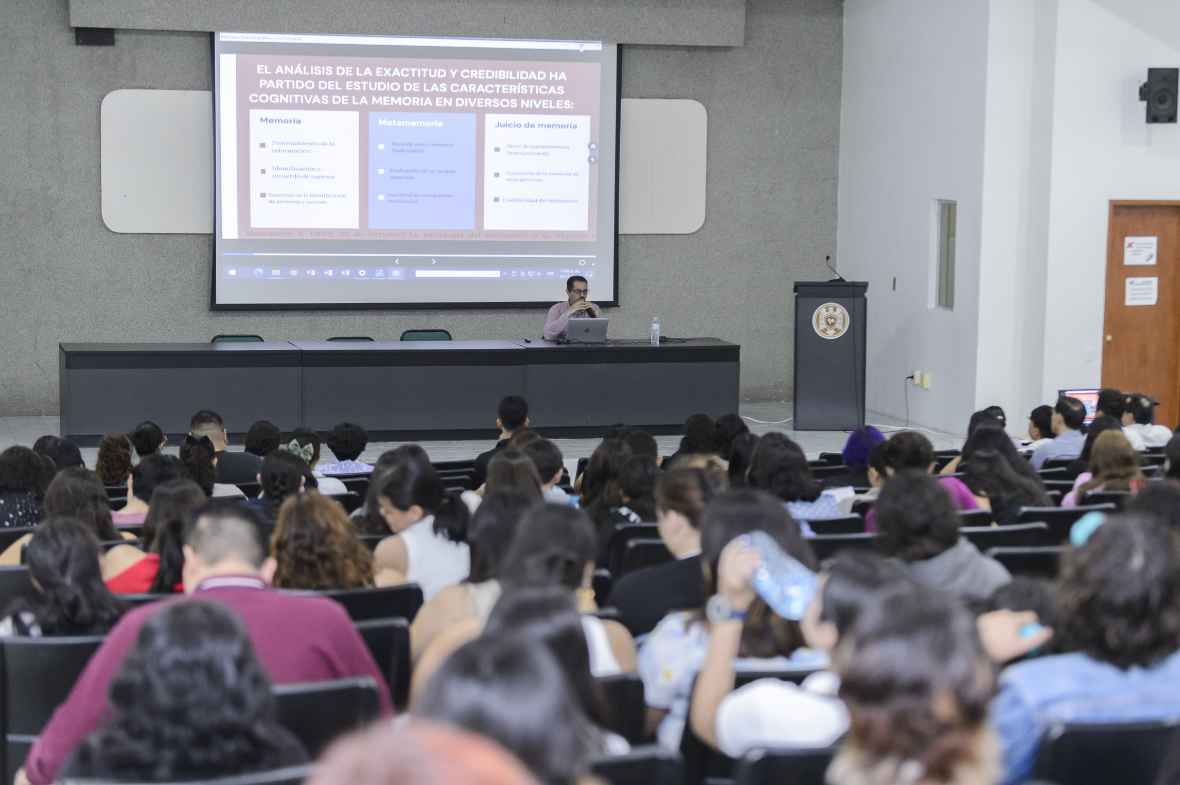 Emmanuel de Jesús Espinoza Rodríguez, profesor de la UNIVA, explicó que la psicología del testimonio proviene de la psicología forense y jurídica. (Foto de la Dirección General de Prensa de la UdeC)