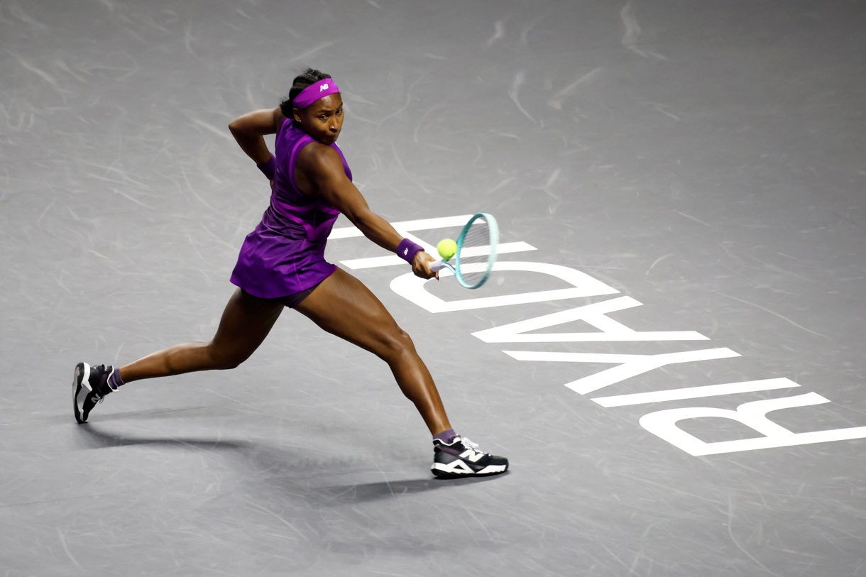 La estadounidense Coco Gauff se proclamó este sábado campeona de las Finales WTA en Riad, Arabia Saudí. (Foto de Marcin Cholewinski de la agencia EFE/EPA)