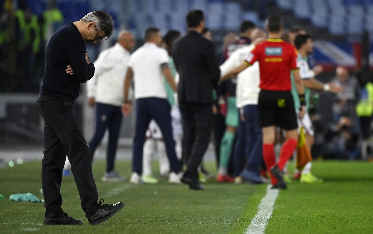 El entrenador del Roma Ivan Juric se lamenta durante el partido de la Serie A que han jugado AS Roma y Bologna FC, en Roma, Italia. (Foto de Riccardo Antimiani de la agencia EFE/EPA)