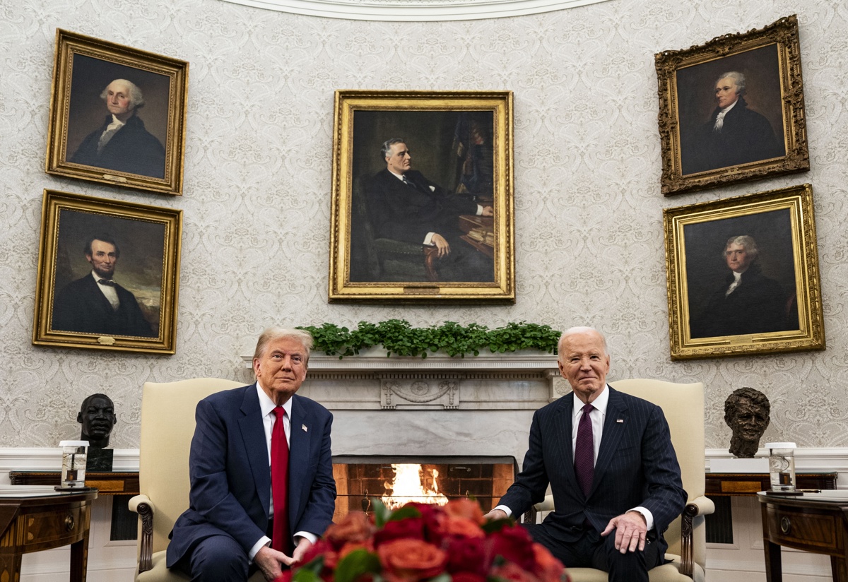 El presidente de los Estados Unidos, Joe Biden, y el presidente electo, Donald Trump, durante su reunión en la Oficina Oval de la Casa Blanca en Washington, DC, EUA. (Foto de Al Drago de la agencia EFE/EPA/POOL)