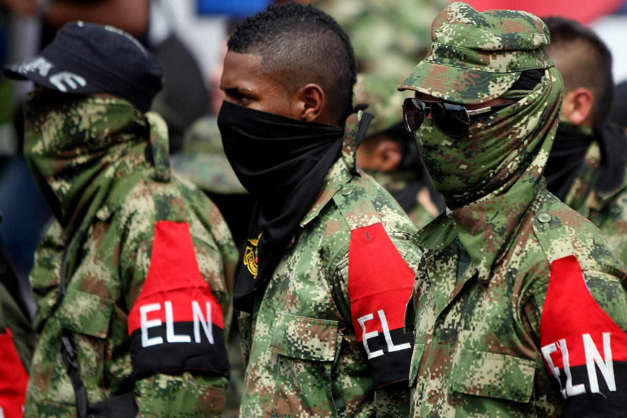 Fotografía de archivo de integrantes de ELN en Colombia. (Foto de Christian Escobar Mora de la agencia EFE)