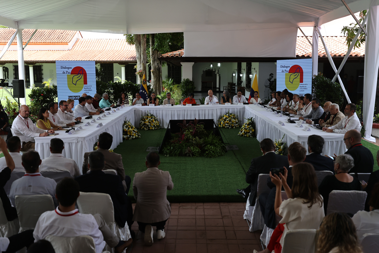 Fotografía de archivo del acto de inicio del cuarto ciclo de negociaciones entre el Gobierno colombiano y el Ejército de Liberación Nacional (ELN), en Caracas (Venezuela). (Foto de Miguel Gutiérrez de la agencia EFE)