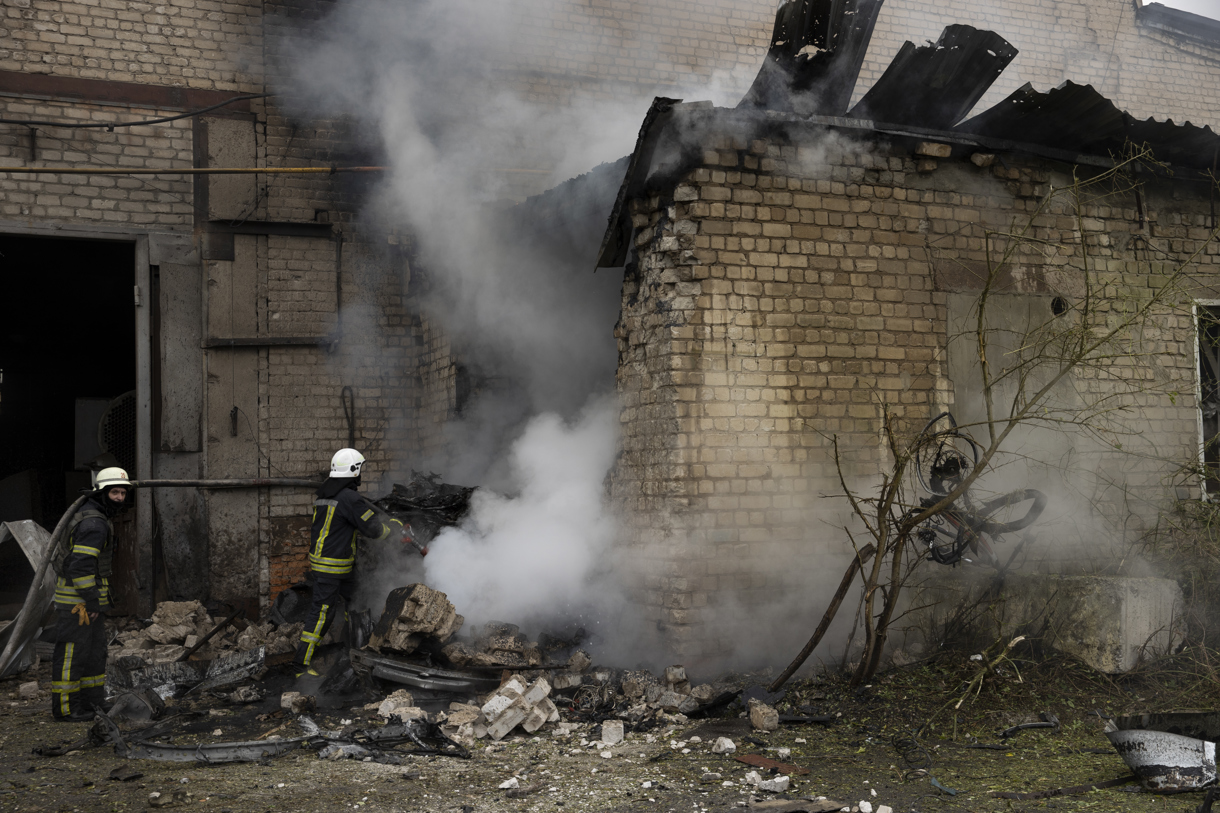 Imagen de un edificio de Jarkov tras un ataque ruso. (Foto de Orlando Barría de la agencia EFE)