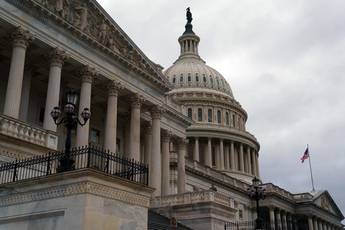 Fotografía de archivo en donde se ve el Capitolio de EUA en Washington, DC. (Foto de Will Oliver de la agencia EFE)