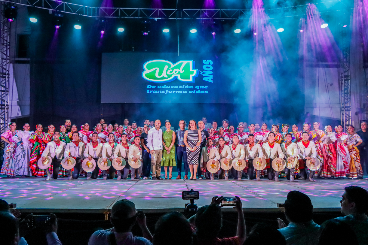 El Rector anunció en el evento que ese esfuerzo de acercar la cultura a los municipios continuará en el próximo año. (Foto de la Dirección General de Prensa de la UdeC)