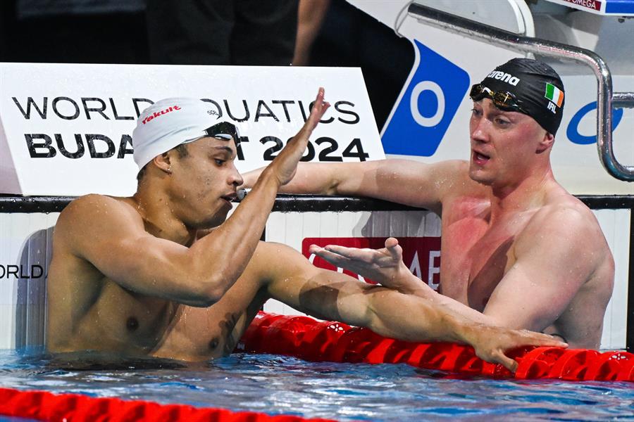 Jordan Crooks, de Islas Caimán, tras disputar las series de los 50 libre de los Mundiales de natación en piscina corta de Budapest. (Foto de EFE)