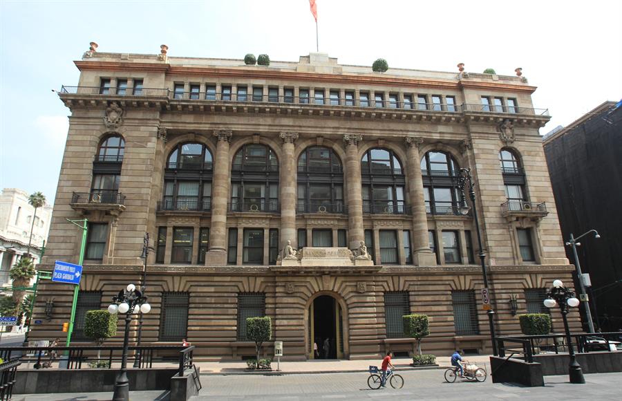 Vista general del edificio del Banco Nacional de México en una imagen de archivo de EFE.