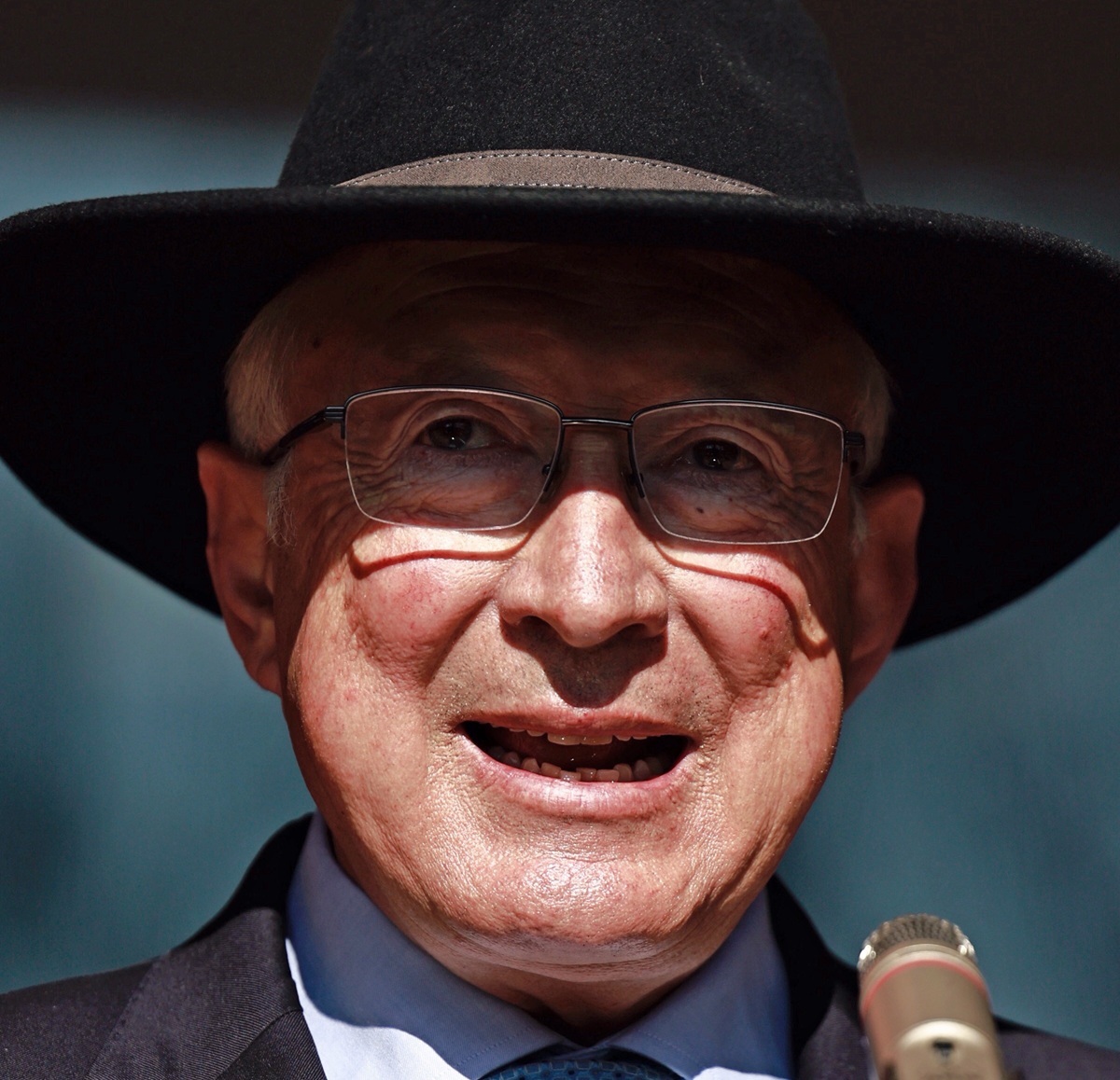 El embajador de Estados Unidos en México, Ken Salazar, participa este martes en una rueda de prensa en Ciudad de México (México). (Foto de Sáshenka Gutiérrez de la agencia EFE)