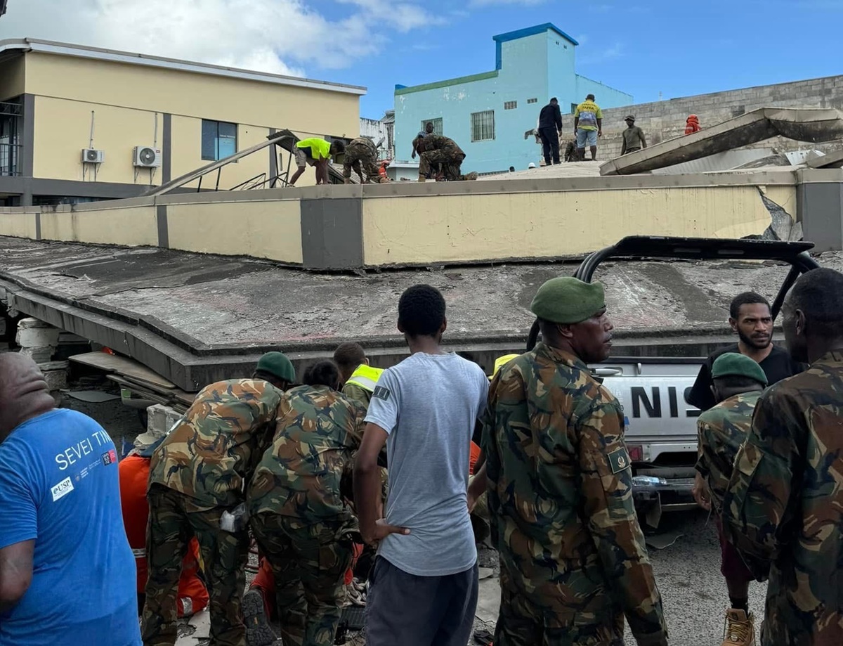 Daños registrados en Port Vila, capital de Vanuatu, a raíz de un terremoto de magnitud 7.3. (Imágenes facilitadas por el medio Vanuatu Broadcasting and Television Corporation News Room (VBTC News)