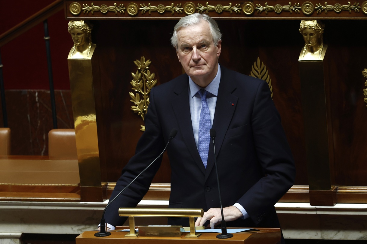 El primer ministro francés, Michel Barnier, durante su intervención en la Asamblea Nacional donde se votó una moción de censura que le ha supuesto la pérdida del cargo. (Francia) (Foto de Yoan Valat de la agencia EFE/EPA)