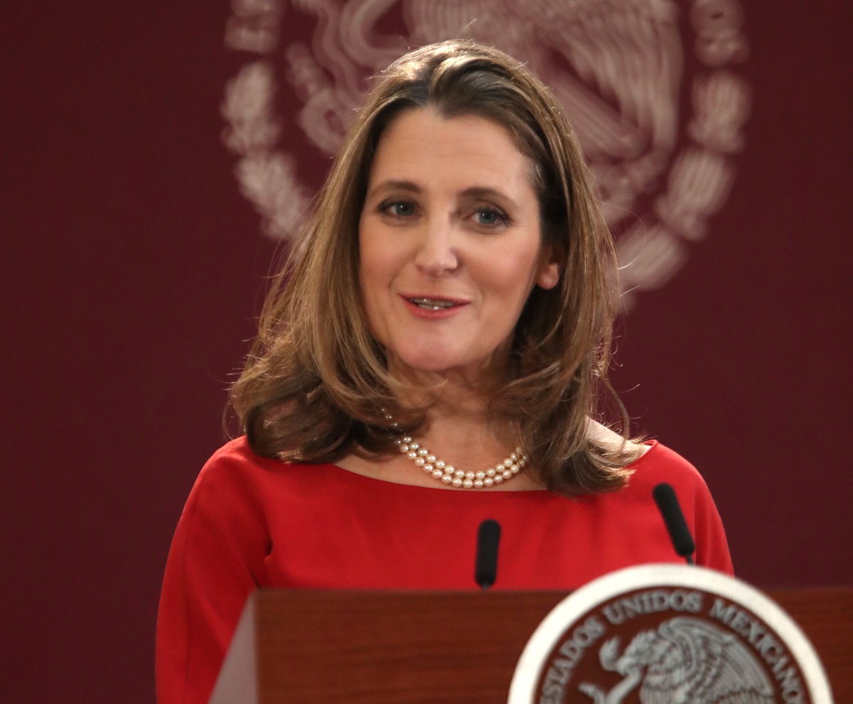 Fotografía de archivo del 10 de diciembre de 2019 de la viceprimera ministra y ministra de Finanzas de Canadá, Chrystia Freeland, en el Palacio Nacional en Ciudad de México (México). (Foto de archivo de Mario Guzmán de la agencia EFE)