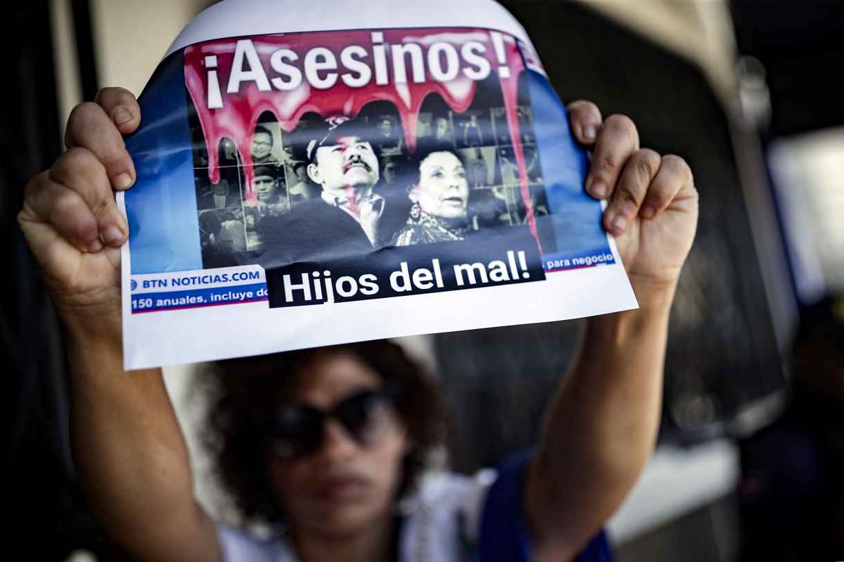 Fotografía de archivo de opositores nicaragüenses durante un plantón contra el Gobierno que preside Daniel Ortega. (Foto de Jeffrey Arguedas de la agencia EFE)